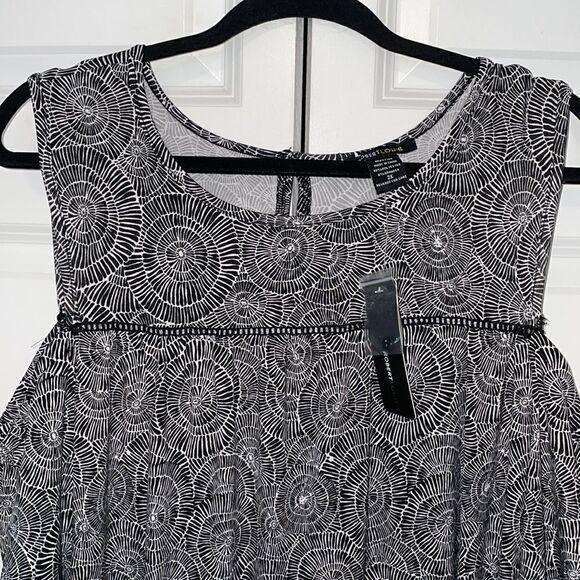 Robert Louis cold shoulder dress - Picture 2 of 10